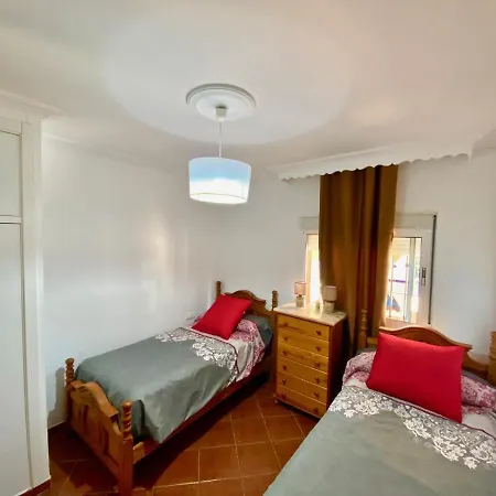 Casa Trassierra: 3-bedroom Retreat With Seasonal Shared Pool * Cordoba