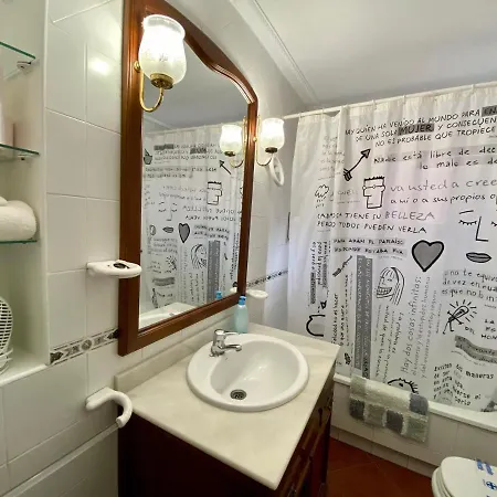 Casa Trassierra: 3-bedroom Retreat With Seasonal Shared Pool Cordoba