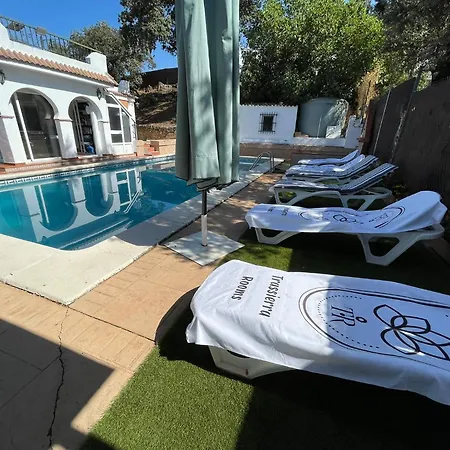Trassierrarooms - Casa A 10 Min De 3 Piscina Compartida דירה